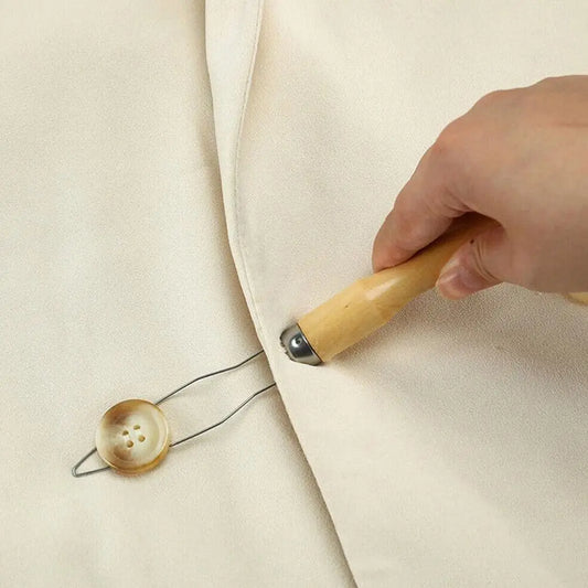 Knopfhilfe für Senioren – Praktisches Werkzeug zum einfachen Schließen von Knöpfen bei eingeschränkter Fingerfertigkeit (keine Versandkosten)